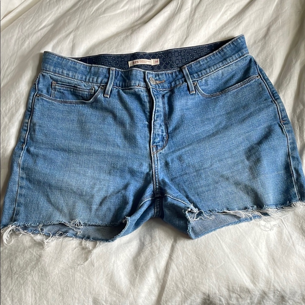 Levi 525 Cutoff Shorts Women’s Size 14